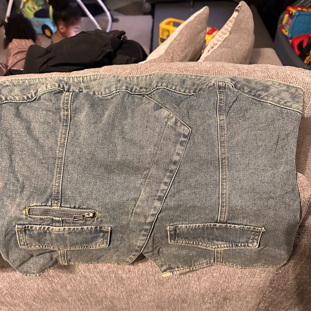 PrettyLittleThing Denim Crop Top